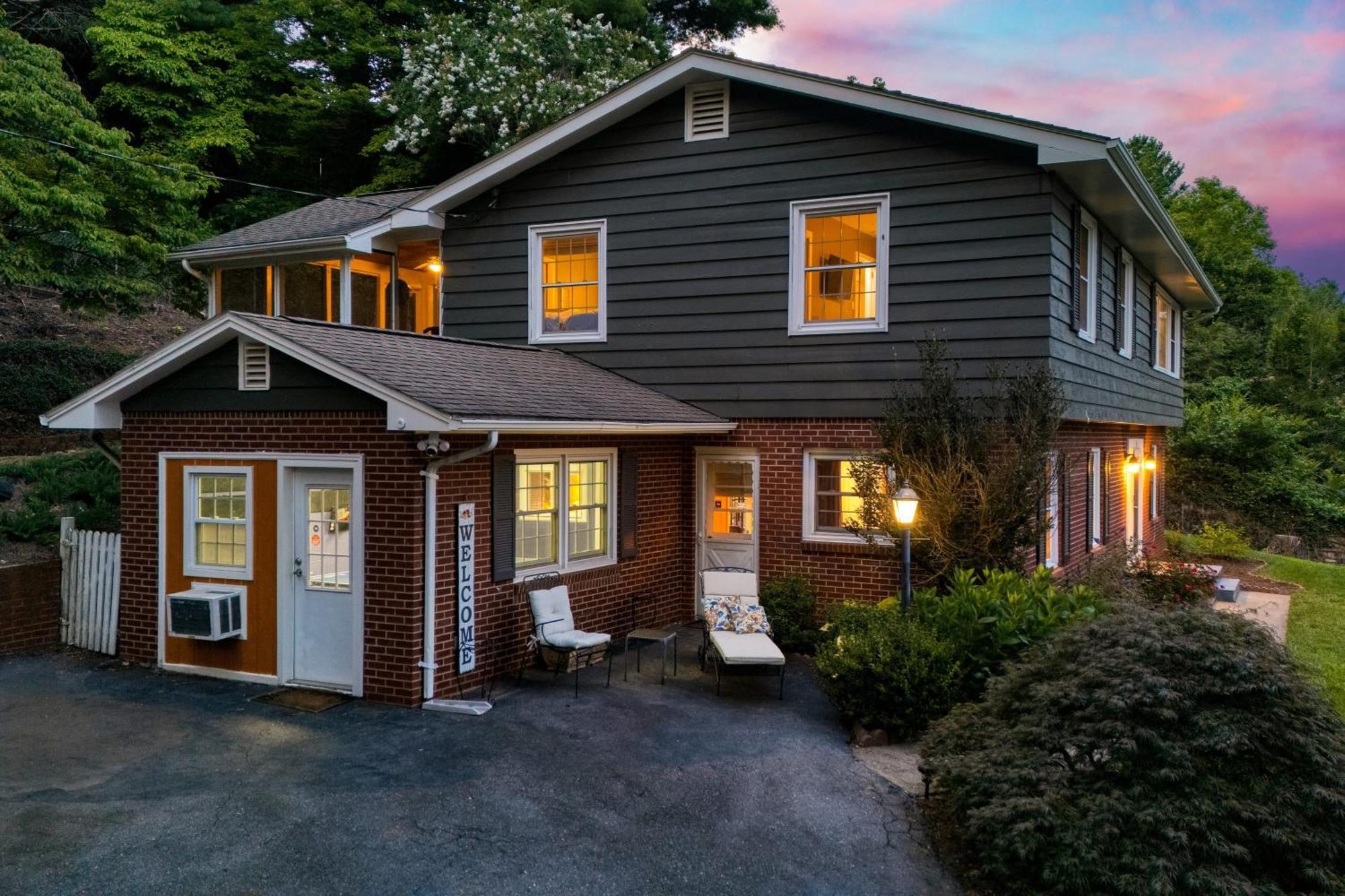 Hyannis 10min To Firepit Ping Pong Holiday home Asheville
