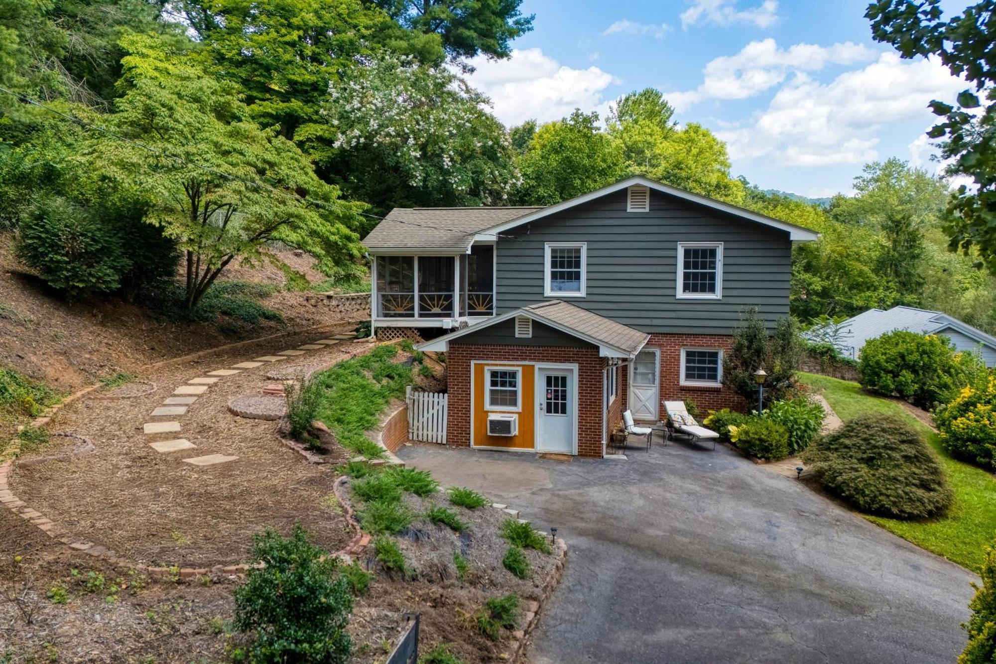 Holiday home Hyannis 10min To Firepit Ping Pong Asheville